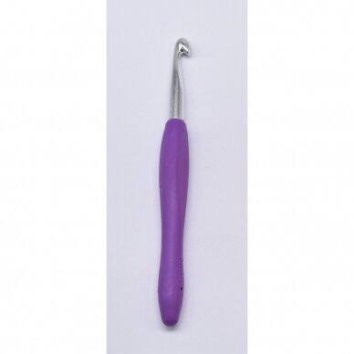 Crochet hook with rubber handle, 8 mm